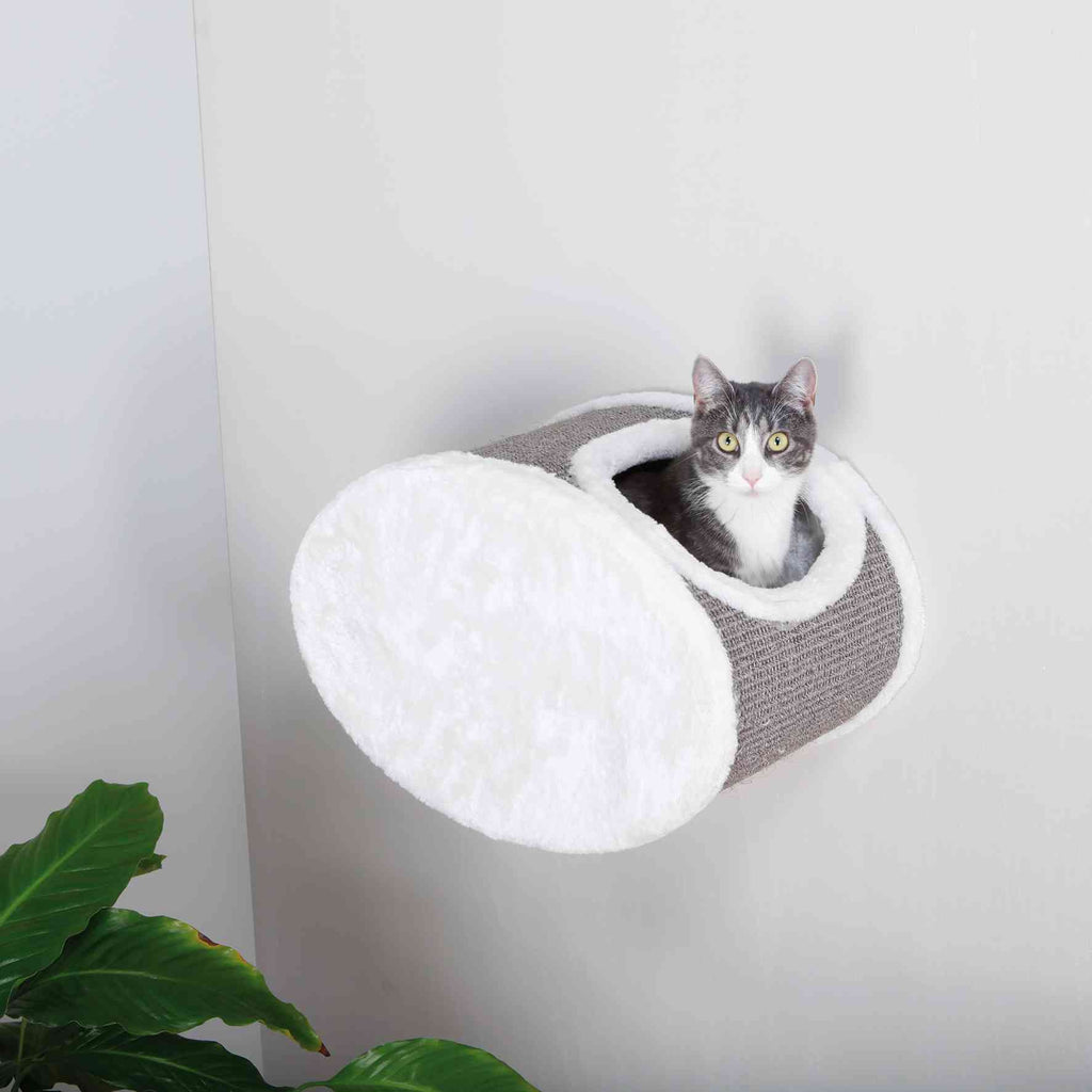 Trixie wall deals mounted cat shelf