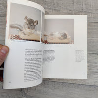 A Complete Pet Owner's Manual: Chinchillas (Paperback)
